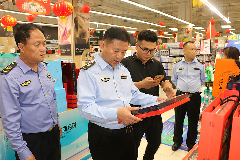 渭南市市场监督管理局督导检查“双节”期间食品、药品、特种设备及工业产品质量安全监管工作